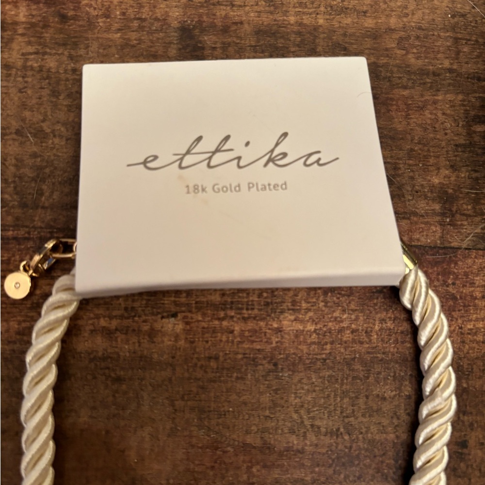 NWT ETTIKA Starfish Statement Pendant Necklace, 18k Gold Plated - Picture 5 of 7